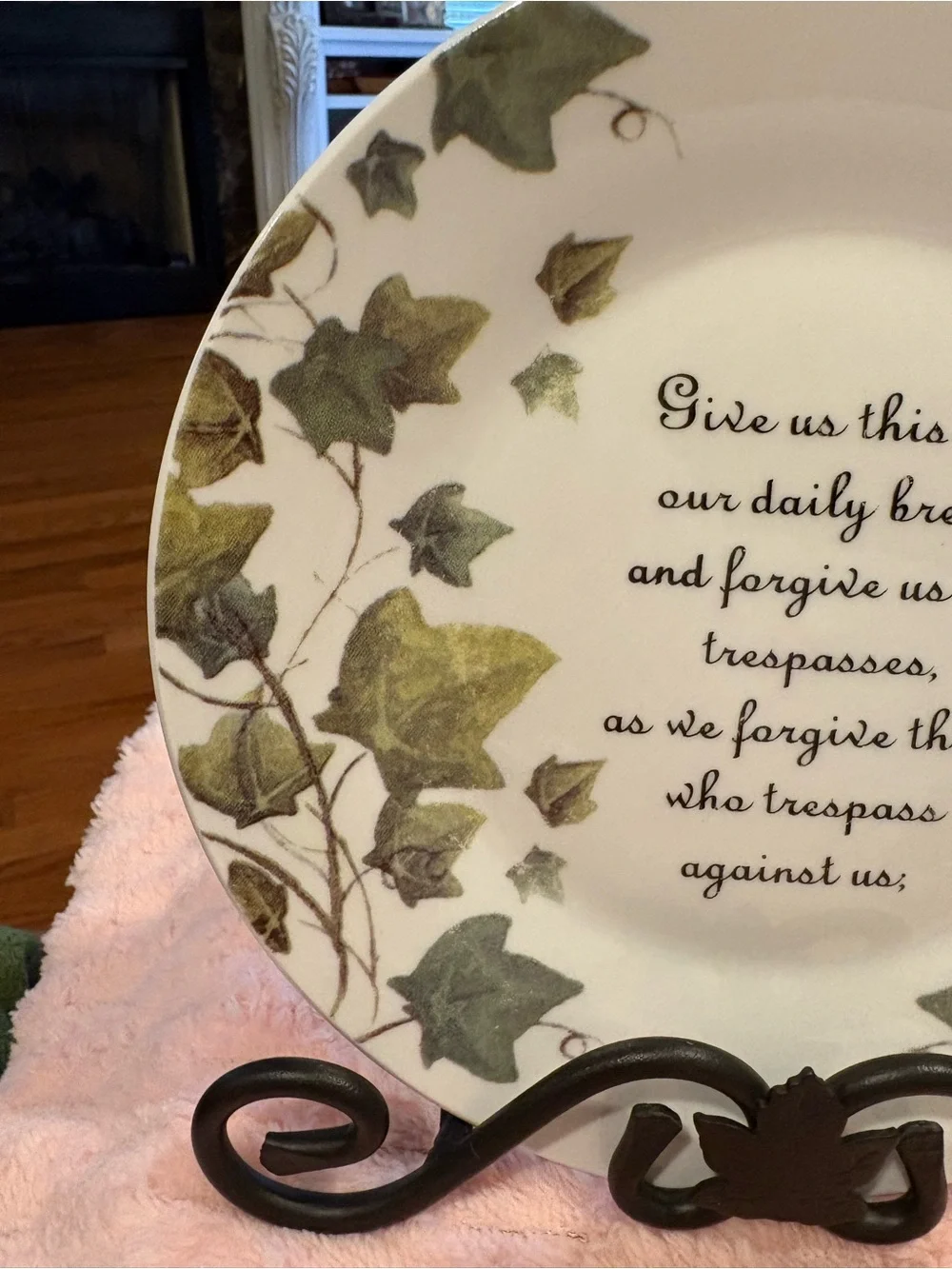 Ivy Prayer Accent Plate in Green - Decorative Dinnerware